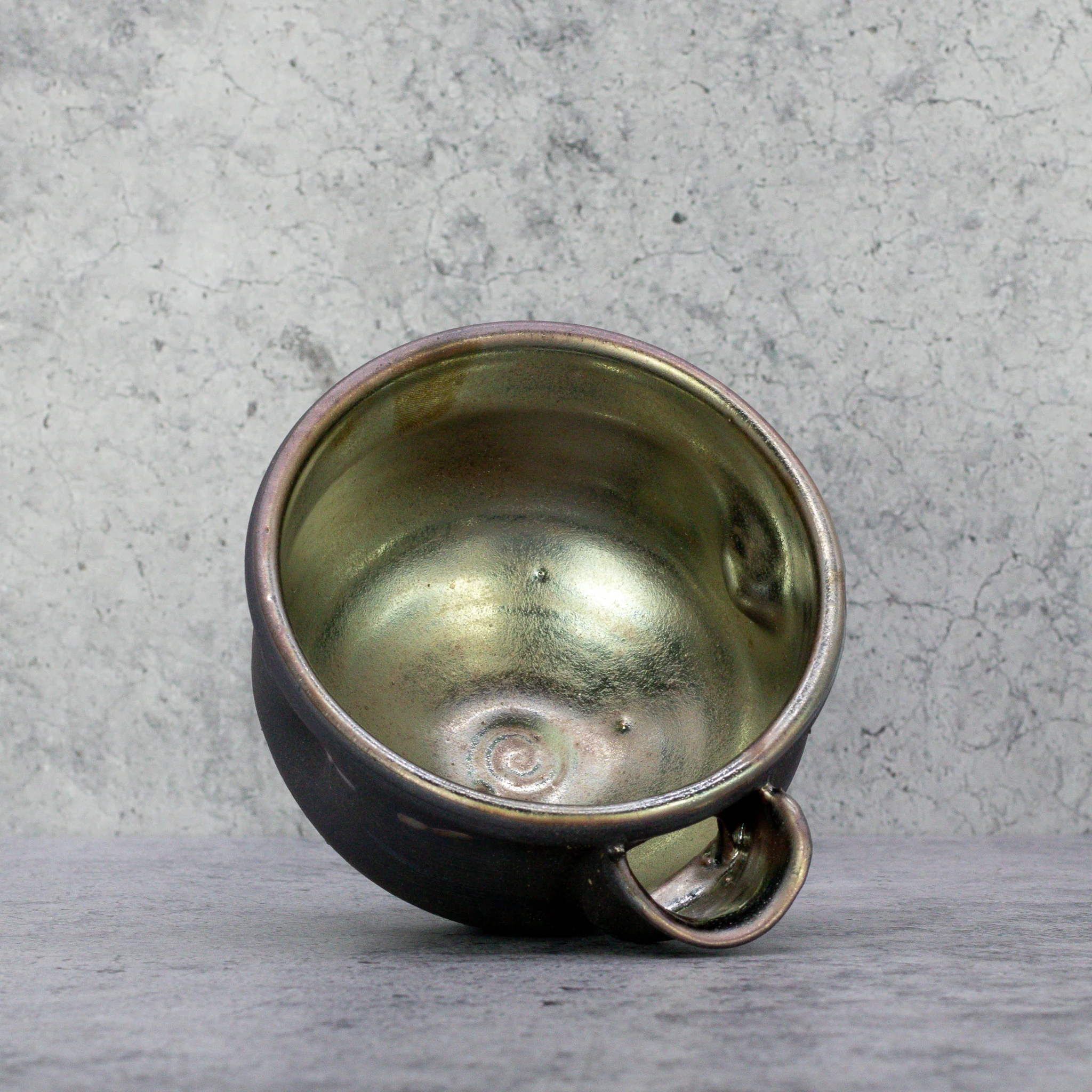 Kousai Handmade Ceramic Shiragakiware Cold Sake Flask 250ml - Image 2