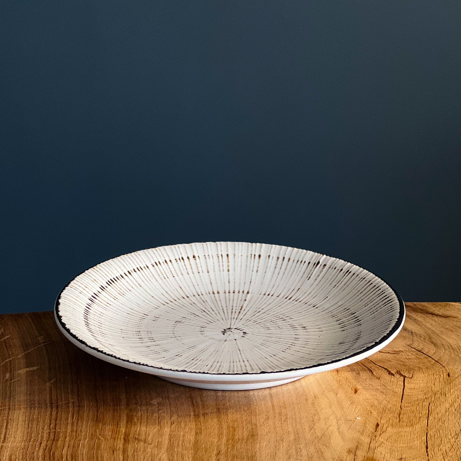 Small White Showa Seito Round Plate 180mm - Image 3